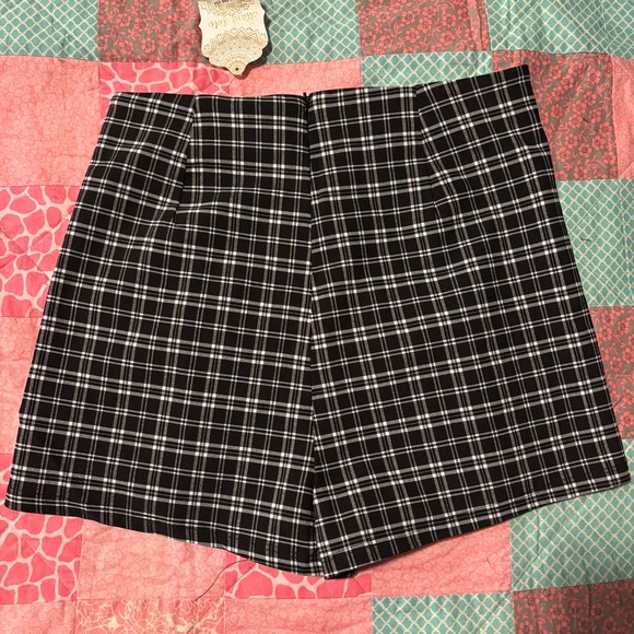 NWT Altar'd State Black and White Plaid Skort L - Picture 4 of 4